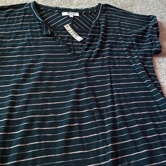 𝐌𝐚𝐝𝐞𝐰𝐞𝐥𝐥 𝐒𝐩𝐥𝐢𝐭𝐧𝐞𝐜𝐤 𝐓𝐞𝐞 𝐍𝐖𝐎𝐓 - Picture 4 of 5